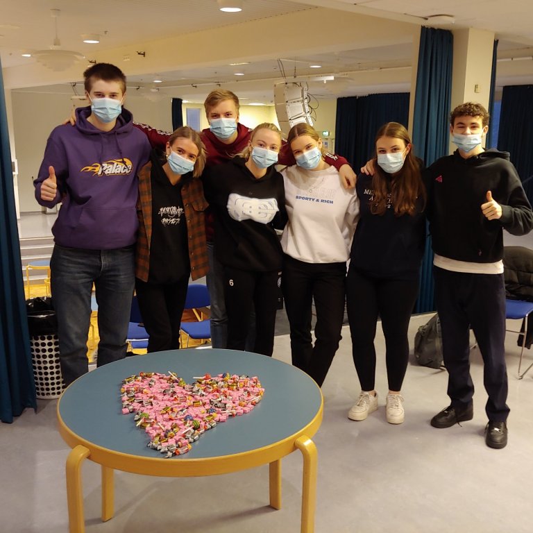 Nemendur dreifa ást um skólann í ástarviku