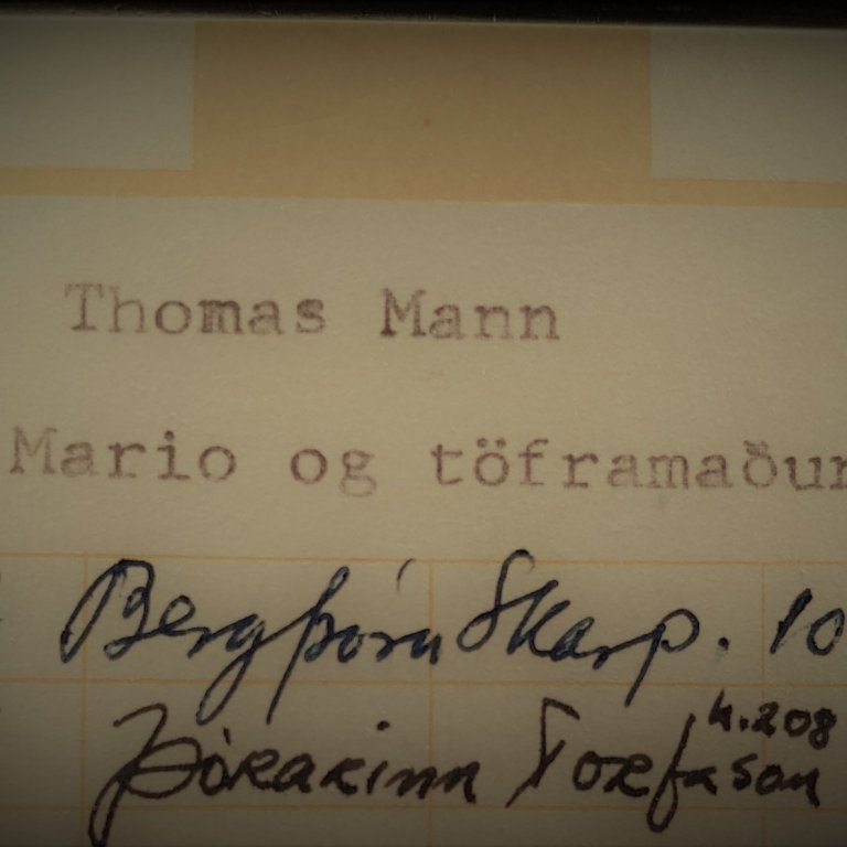 Bergþóra í 3.A hefur verið á bókasafni MA síðan 1972