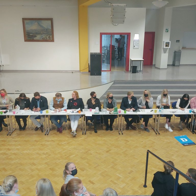 Fulltrúar stjórnmálaflokka í Kvosinni í dag