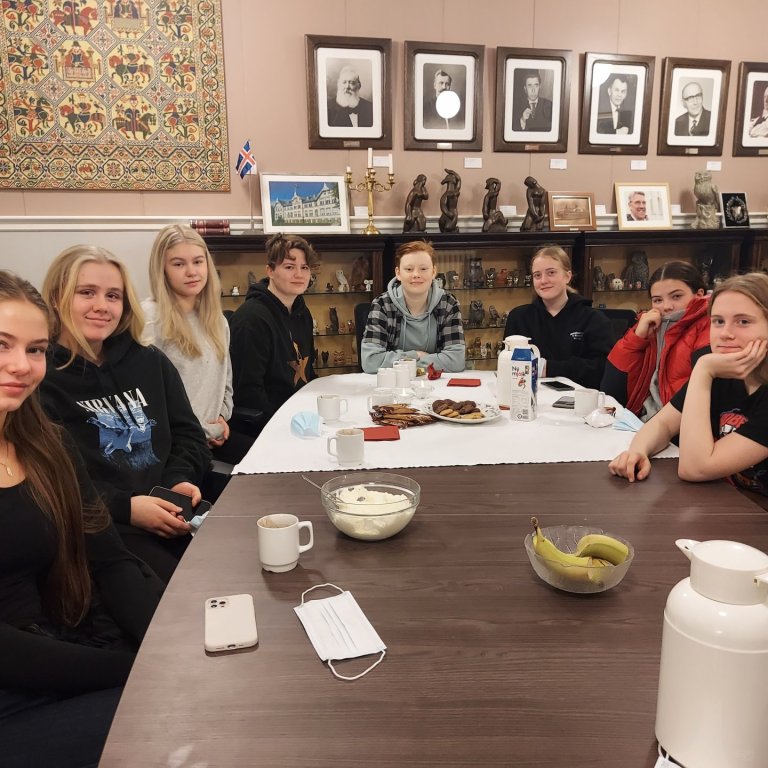 Hraðlínunemendur með heitt súkkulaði og kruðerí