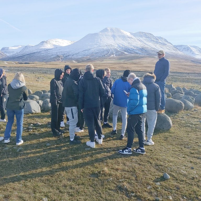 Björn Vigfússon fræðir nemendur um helstu sögupersónur Sturlungu og örlög þeirra