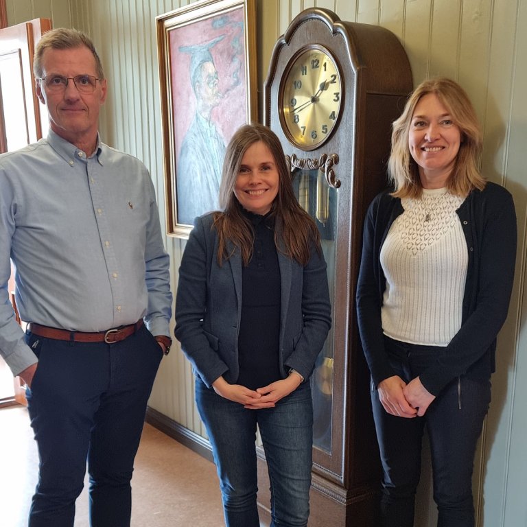Karl Frímannsson skólameistari, Sigurlaug Anna Gunnarsdóttir aðstoðarskólameistari og Katrín Jakobsd&hellip;