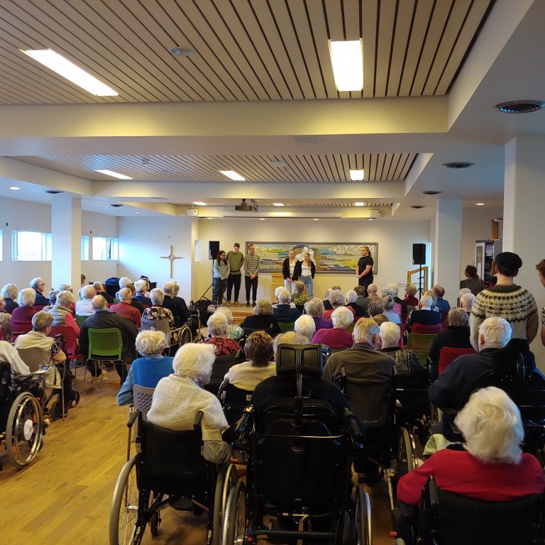 Líf og fjör á Hlíð