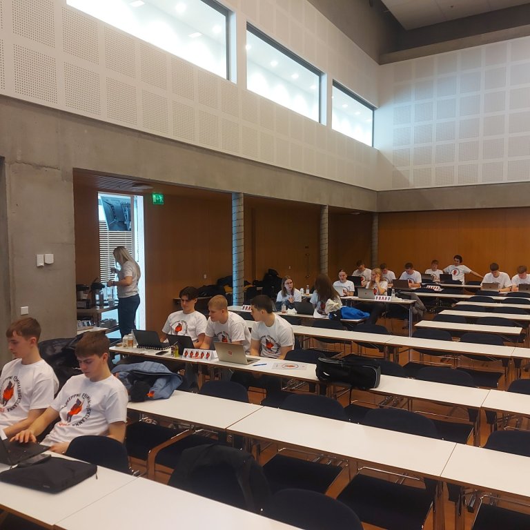 MA-ingar keppast við í Forritunarkeppni framhaldsskólanna