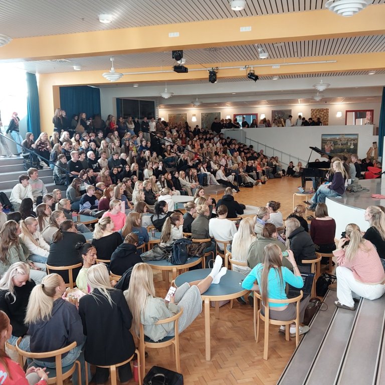 Á söngsal