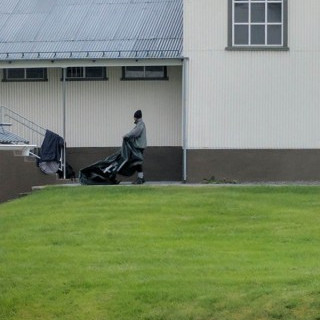 Næturgestur tekur saman föggur sínar