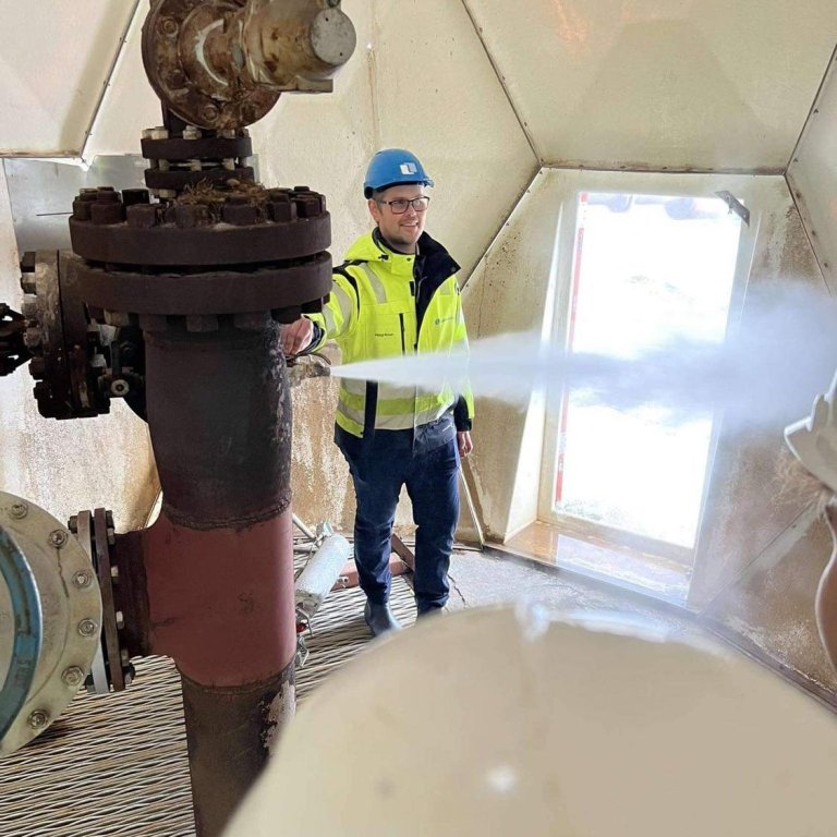 Nemendur í jarðfræði kynna sér jarðhitann