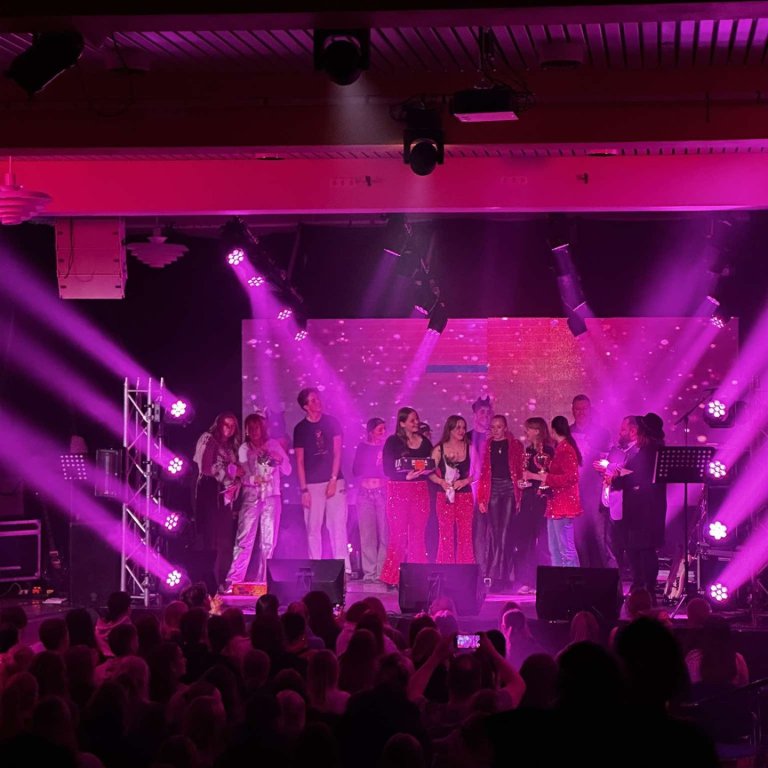 Íris Alma, Heiðdís Pála og hljómsveitin Skandall tóku við verðlaunum í kvöld