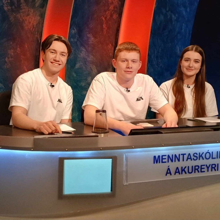 Lið MA í kvöld. Frá vinstri: Kjartan Valur, Árni Stefán og Sólveig Erla. Ljósmynd: Unnar Vilhjálmsso…