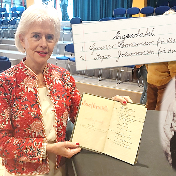 Berglind með vinnubók föður síns. Til hliðar er mynd úr einkasafni af Ásgeiri.