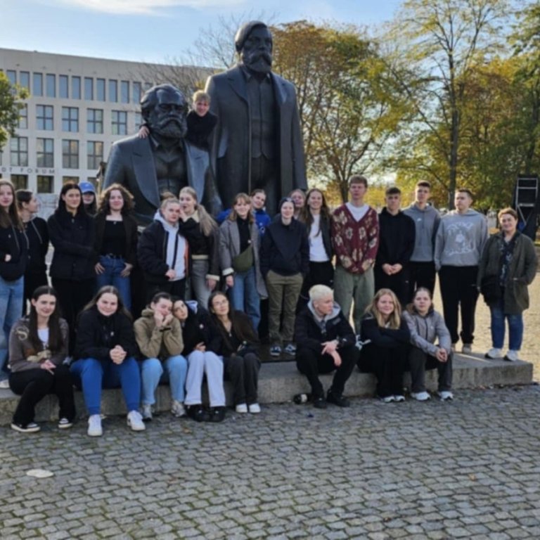 Nemendur í Berlínarvali ásamt Hörpu Sveinsdóttur, þýskukennara.