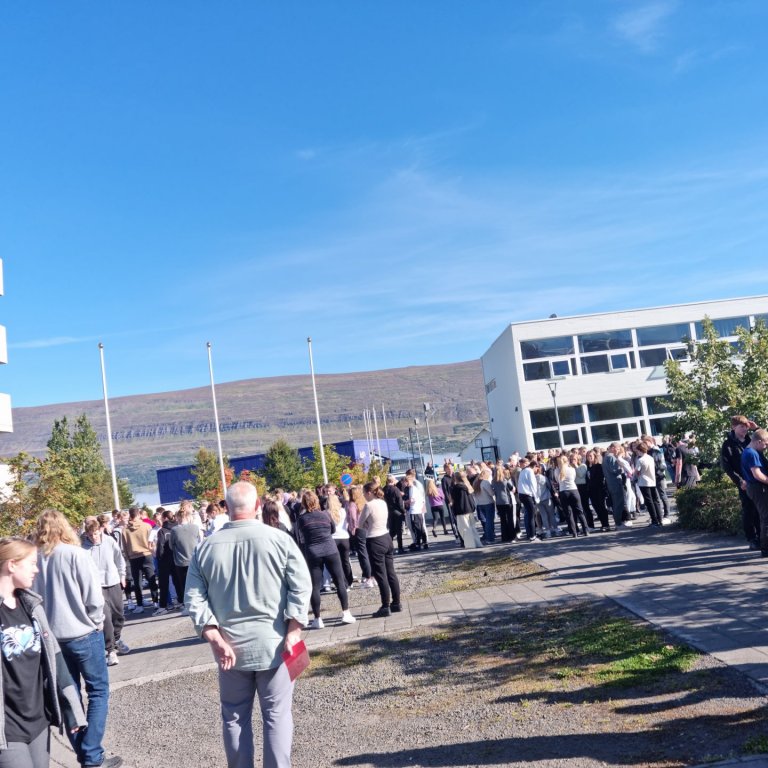 Hús skólans voru rýmd á brunaæfingu