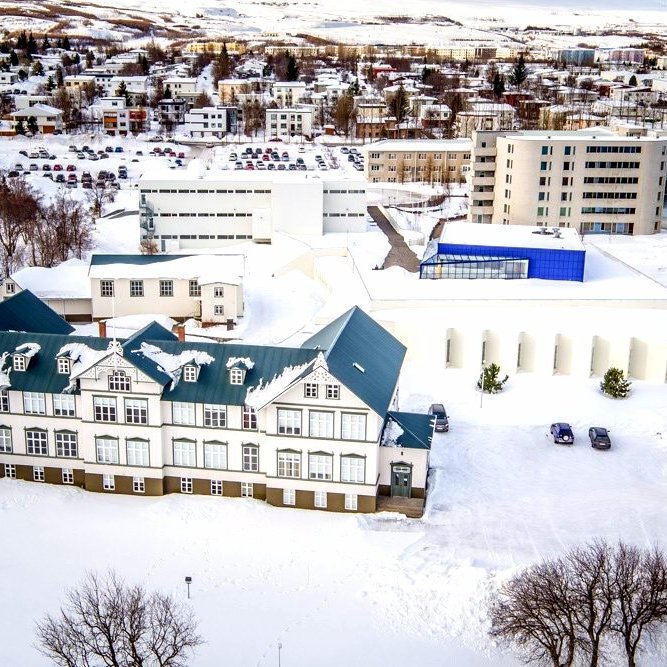 Próf 12. desember hefjast kl. 10