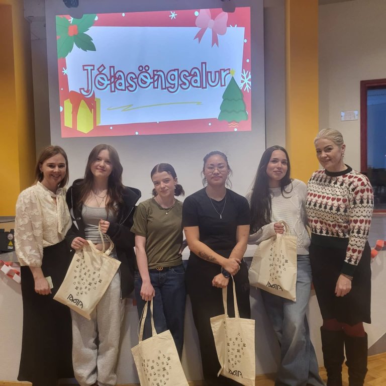 Nemendur verðlaunaðir fyrir smásögur í ensku