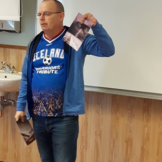 Eymundur Eymundsson í tíma hjá 1. bekk