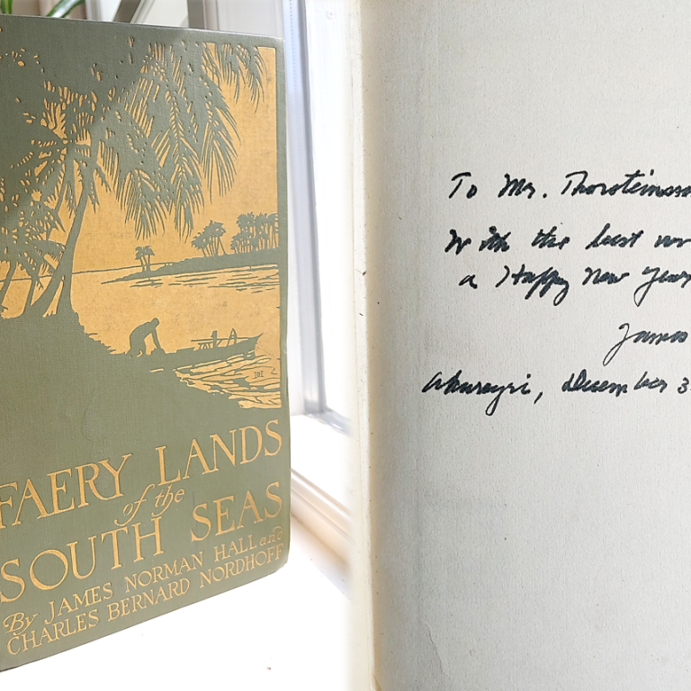 Bókin og áritun James Norman Hall sem fannst í MA