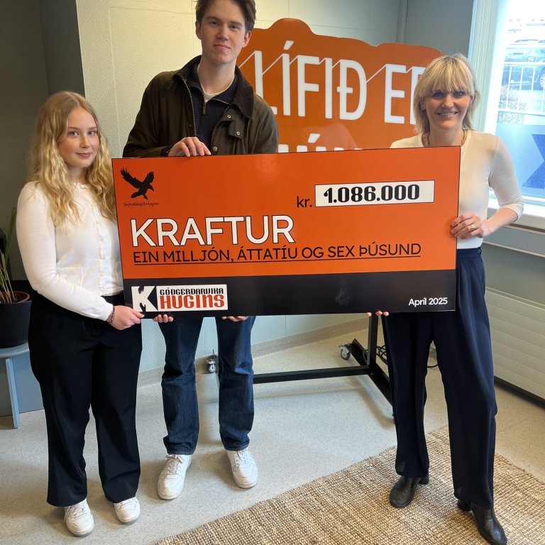 Vera Mekkín Guðnadóttir og Benjamín Þorri Bergsson, fulltrúar skólafélagsins Hugins, og Sólveig Ása &hellip;