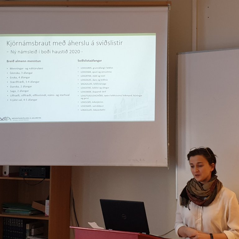 Vala Fannell kynnir sviðslistabrautina fyrir námsráðgjöfum