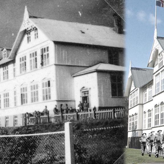 Svarthvíta myndin til vinstri af breskum hermönnum fyrir utan Gamla skóla barst Minjasafninu að gjöf&hellip;