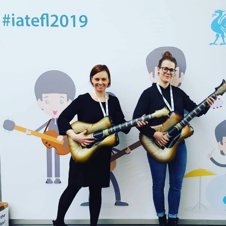 Hildur og Maija á góðri stund í Liverpool. Mynd: Maija Kalliokoski