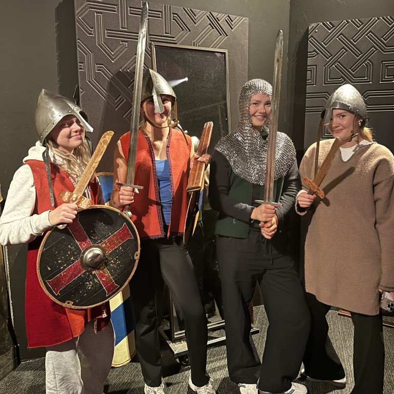 Tilbúnar í Örlygsstaðabardaga! (1238)