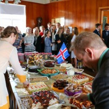 Við allsnægtaborðið