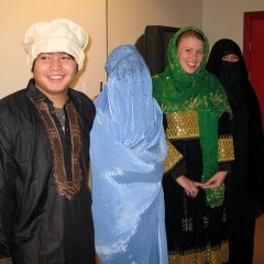 Fjögur dæmi um búninga frá Afganistan og Arabíu