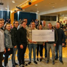 Stjórn Hugns afhendir söfnunarfé góðgerðavikunnar