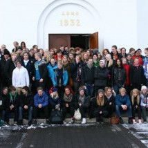 1 EFGH við Siglufjarðarkirkju