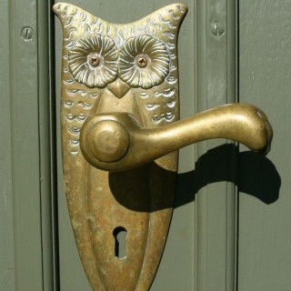 Gamall húnn sem hefur verið settur á Gamla skóla