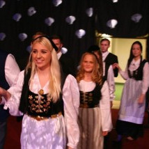 Fjórðubekkingar ganga í salinn - Árshátíð 2012