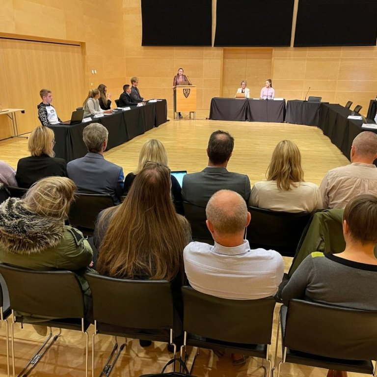 Bæjarstjórn unga fólksins. Myndin er af akureyri.is