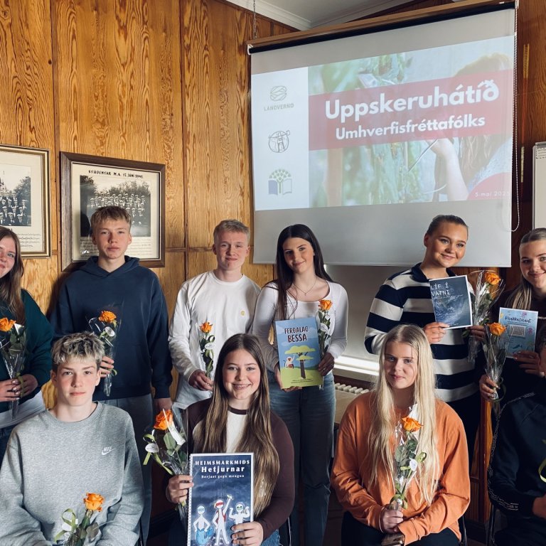 Verðlaunahafarnir glaðir í bragði