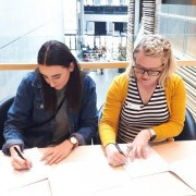 Kristín Sóley og Soffía Stephensen skrifa undir