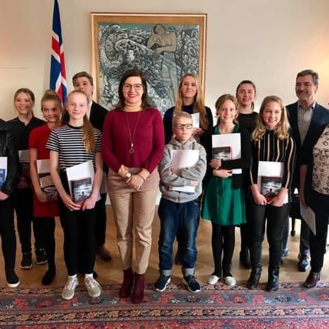 Verðlaunahafar á Bessastöðum. Myndin er fengin af www.forseti.is