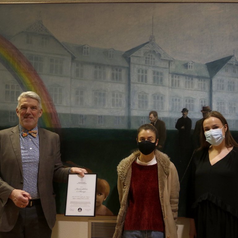 Jón Már Héðinsson skólameistari, Helga Guðrún Númadóttir og Steinunn Alda Gunnarsdóttir. Skapti Hall&hellip;