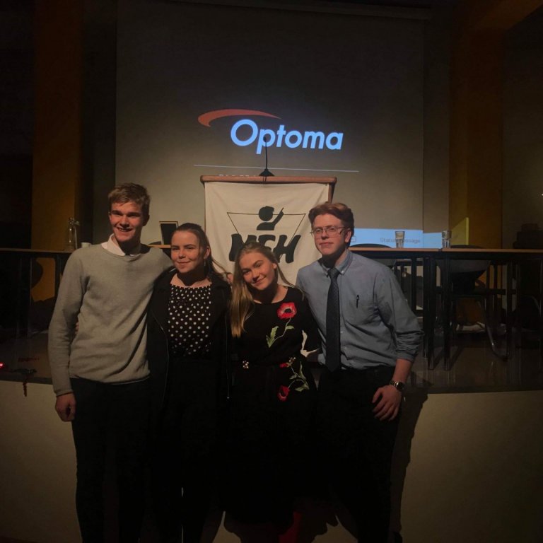 Liðsmenn MA eftir sigurinn gegn Flensborg í 8-liða úrslitum MORFÍs 2019