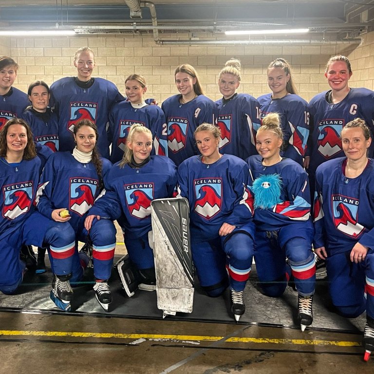 Landsliðskonur í íshokkí og MA-ingar