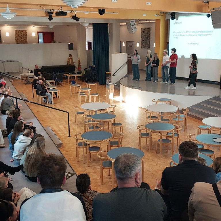 Nemendur deila reynslusögum á opnu húsi