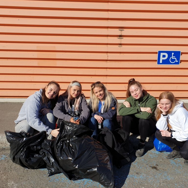 Plokkararnir tóku sér stutta nestispásu í sólskininu