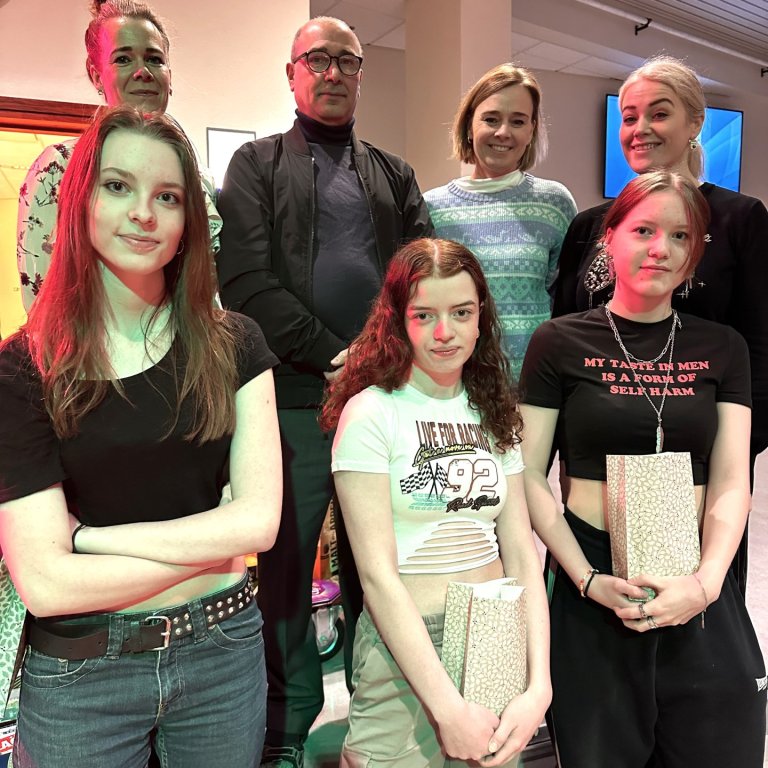 Verðlaunahafarnir þrír ásamt enskukennurum í MA