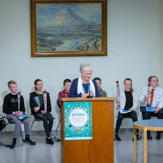 Ingibjörg Einarsdóttir, formaður dómnefndar greinir frá niðurstöðum nefndarinnar