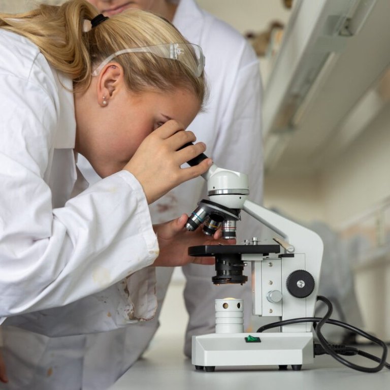 Kolfinna Ósk, Magnús Máni og Unnur Birna áfram í líffræðikeppni