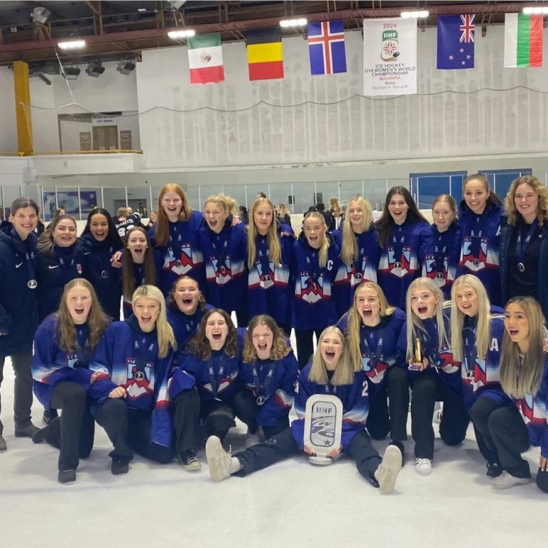 U18 landslið Íslands í íshokkí. Myndin er fengin af heimasíðu Skautafélags Akureyrar.