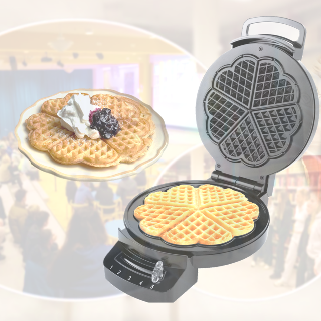 Vöfflur með rjóma er fastur liður í Gamla skóla eftir skólakynningar